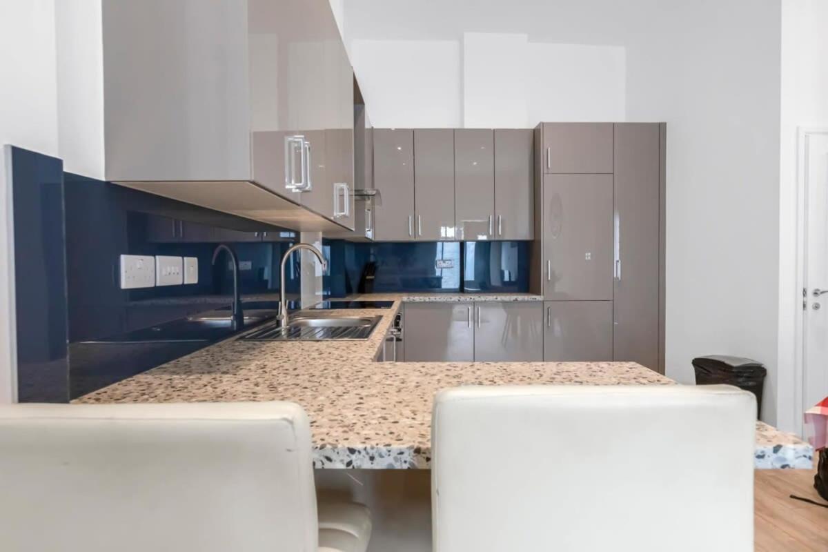 Lovely 1 Bedroom Apartment In Central Woking Exteriör bild