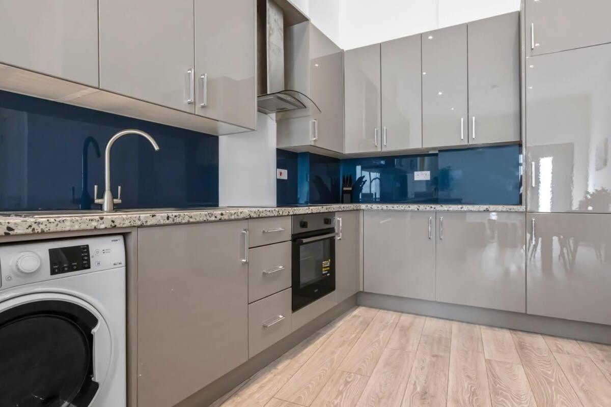 Lovely 1 Bedroom Apartment In Central Woking Exteriör bild