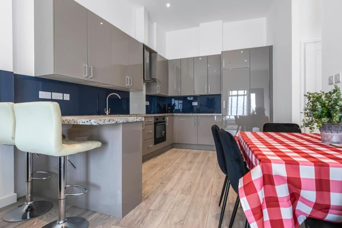 Lovely 1 Bedroom Apartment In Central Woking Exteriör bild