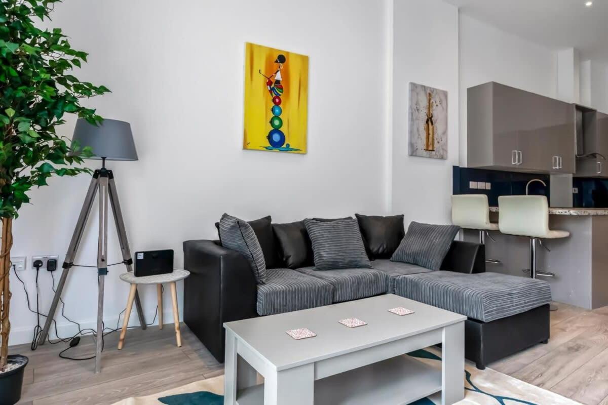 Lovely 1 Bedroom Apartment In Central Woking Exteriör bild