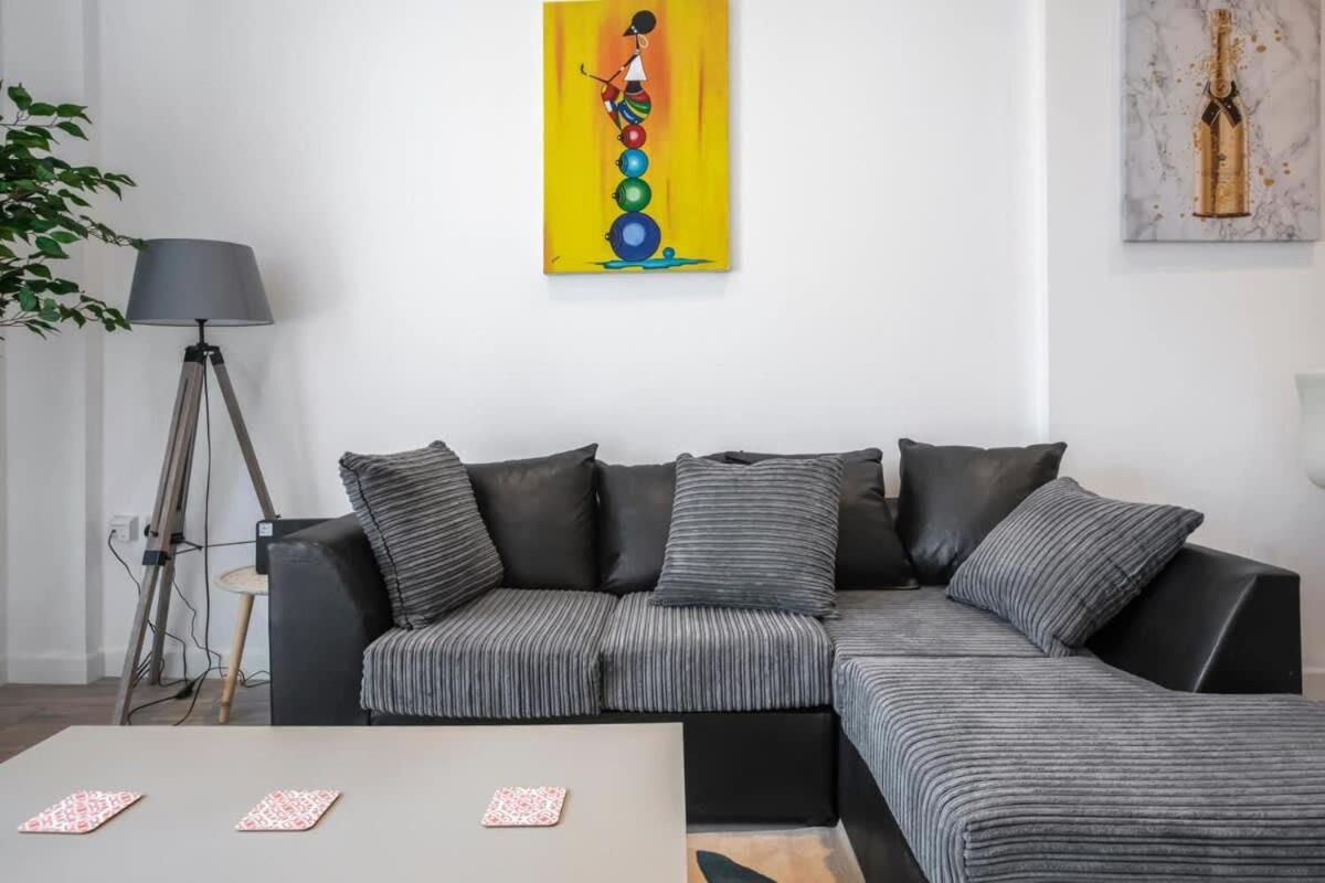 Lovely 1 Bedroom Apartment In Central Woking Exteriör bild